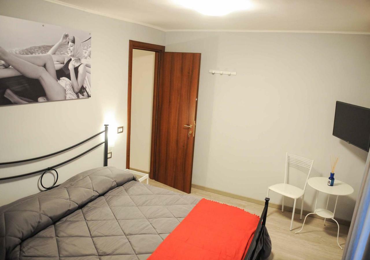 Obelisco Bed & Breakfast Napoli Bagian luar foto